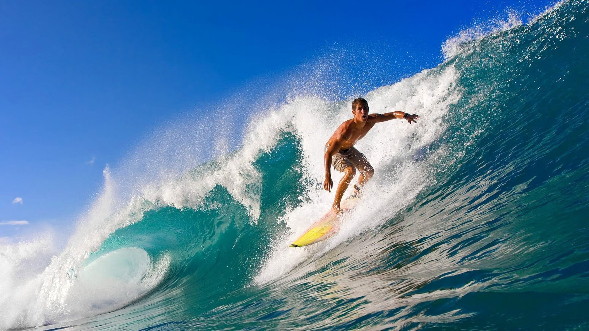 德甲争冠战焦点战，卡塔尔正面击溃那不勒斯